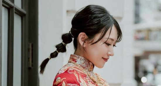 AKB48“內田真由美”成【中國媳婦】， 曬紅色旗袍結婚照！
