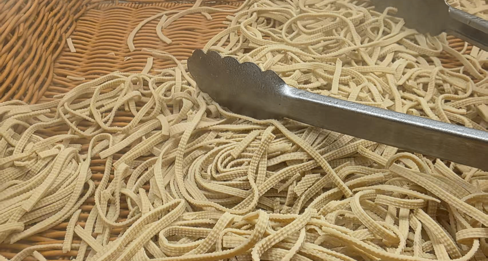 盒友們來評評理 這種食物在你們家鄉叫什麼 百葉？千張？豆腐皮？