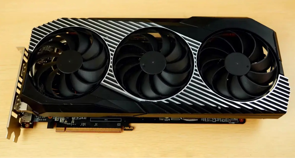 七年前被華碩砍掉的ROG Matrix RX5700XT原型現身：7熱管+強化供電